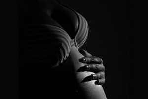 Werdende Mutter mit Babybauch - Aktfotograf in Rostock Foto-Eck